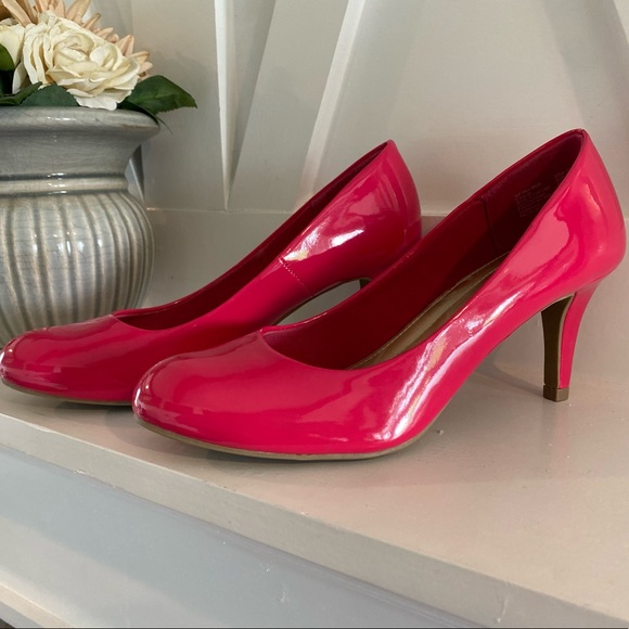 NWOT Comfort Plus Brand New Hot Pink Heels 7.5